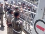 Alasan Pengungsi Sinabung Demo Kantor Bupati Karo