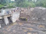 Angkutan Karya Transport Terjun ke Sungai