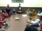 Massa Desak Pejabat Karo Berstatus Tersangka Korupsi Ditahan