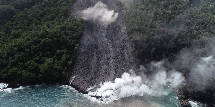 Aktivitas Gunung Karangetang Meningkat Warga Mengungsi