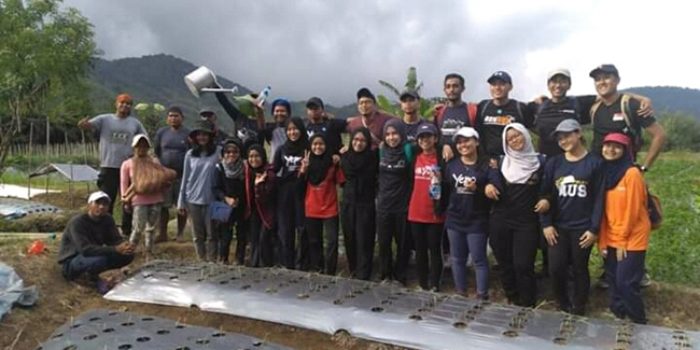 Mahasiswa NUS Belajar Kehidupan Warga Lembah Gunung Sibayak