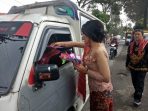 Ini Cara Pegawai Telkom Kabanjahe Peringati HPN, Bikin “Kaget” Pelanggan