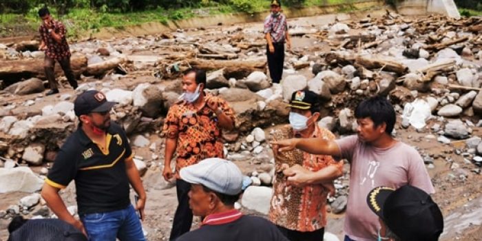 Sabo Dam Jebol, Lahar Dingin Gunung Sinabung Meluber ke Jalan dan Perladangan Warga