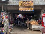 Tidak Pakai Masker, Pengunjung Pusat Pasar Kabanjahe Dilarang Masuk