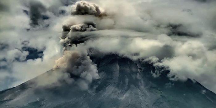 Jarak Luncur APG Merapi Capai 2 Km, Hujan Abu Vulkanik di Kecamatan Cepogo