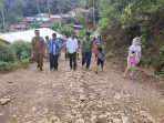 Wabup Karo Tinjau Perbaikan Jalan di Dua Kecamatan
