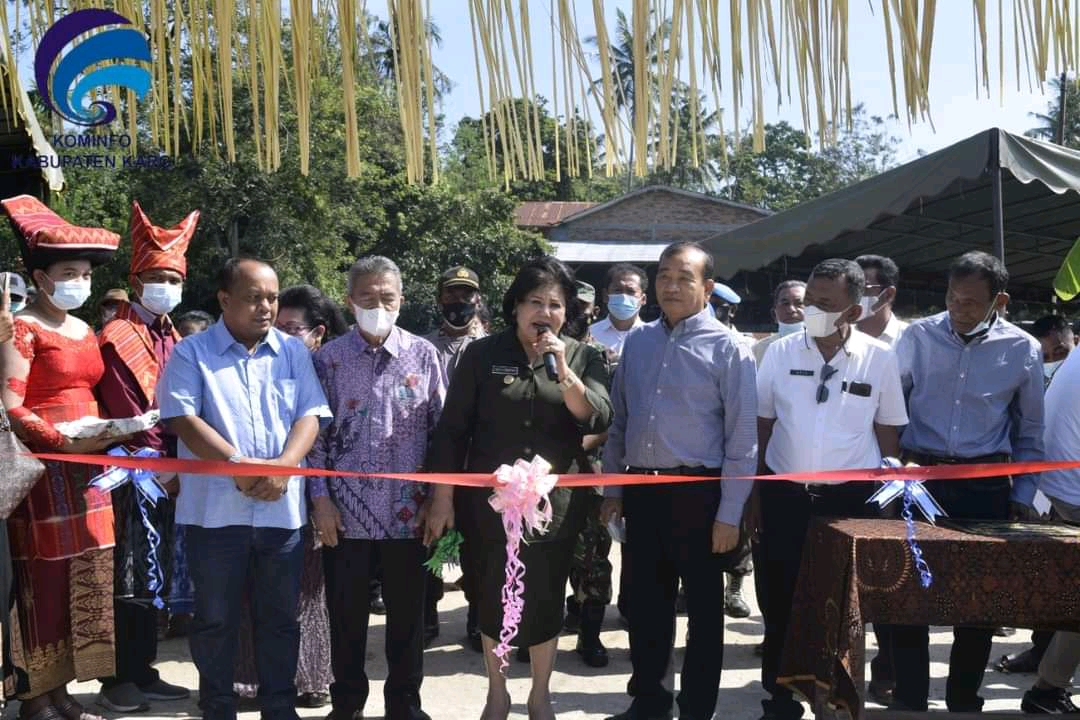 Bupati Karo Cory S Sebayang meresmikan Jembatan Lau Tir. Foto Istimewa.