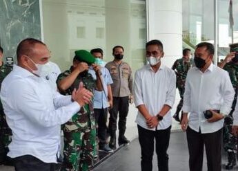 Wakil Bupati Karo saat bertemu dengan Gubsu. Foto Ist.