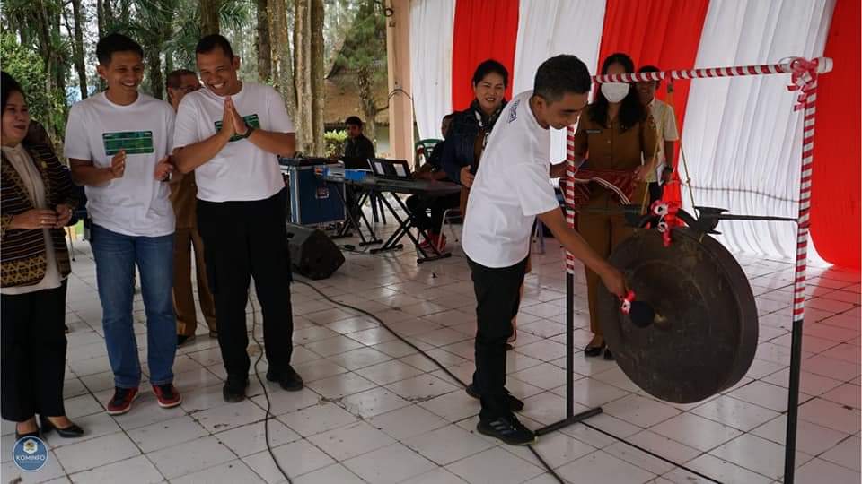 Wakil Bupati Karo saat mebuka peringati HAN. [IST]
