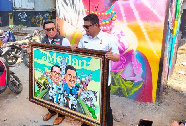 Gubernur Jawa Barat Ridwan Kamil bersama wali Kota Medan Bobby Nasution. Foto Ist.