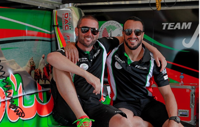 Shaun Torrente (USA) dan Thani Al-Qemzi dari (UAE) dari Team Abu Dhabi. Foto tangkap layar f1h20.com.