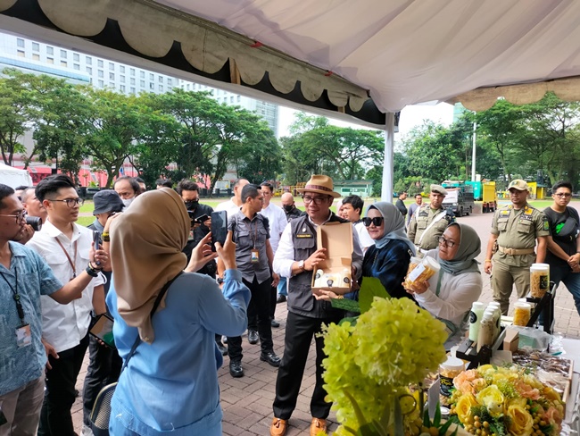 Gubernur Jawa Barat Ridwan Kamil dalam sosialisasi BJB Mesra di Lapangan Banteng, Kota Medan pada Rabu, 1 Februari 2023. Foto Ist.
