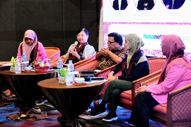 Sarasehan Menyusuri Jejak Sumatera sebagai Pelopor Pers Perempuan di Indonesia dengan menghadirkan pembicara sejarawan Unimed Dr. Phil. Ichwan Azhari, peneliti Pers Perempuan Sumut Lia Anggia Nasution dan Ketua Umum FJPI Uni Lubis di Hotel Grand Mercure, Kota Medan, Selasa, 7 Februari 2023. Foto Diskominfo Sumut | Imam Syahputra.