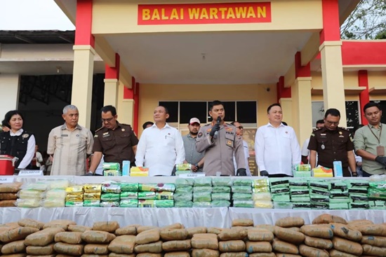 Direktorat Reserse Narkoba Polda Sumut mengungkap jaringan narkoba internasional menyita 263 kilogram sabu dan ribuan ekstasi. Foto Instagram Polda Sumatera Utara