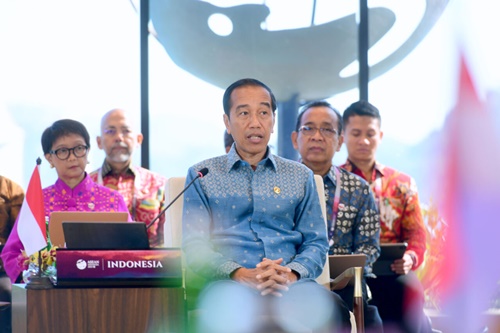 Presiden Joko Widodo dalam Sesi Retreat Konferensi Tingkat Tinggi (KTT) Ke-42 ASEAN. Foto Dok. BPMI Setpres.