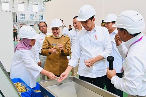 Presiden Joko Widodo dan Ibu Iriana Joko Widodo mengunjungi kompleks PT Pindad (Persero) di Kabupaten Malang, Provinsi Jawa Timur pada Senin, 24 Juli 2023. Foto BPMI Setpres.