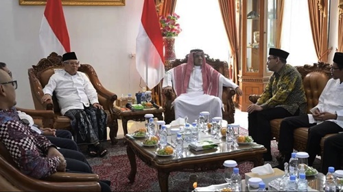 Wapres K.H. Ma’ruf Amin dan Duta Besar Arab Saudi untuk Republik Indonesia Faisal bin Abdullah Al-Amudi. Foto wapresri.go.id.