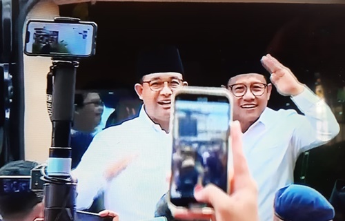 Pasangan Anies-Imin pertama daftar ke KPU di hari pertama pendaftaran Capres-Cawapres Pemilu 2024. Foto Rienews.com.