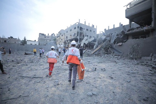 Agresi Israel di Jalur Gaza, Palestina. Tim kemanusiaan Bulan Sabit Merah Palestina di wilayah Jalur Gaza, pasca dibombardir Israel. Foto akun X resmi Kementerian Luar Negeri Palestina @pmofa.