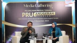 Bondan Margono Head of Product Development Prudential Syariah, dan Lailatul Mauliyah Zubaidah Head of Marketing, Customer and Corporate Communication Prudential Syariah, di acara peluncuran PRUAnugerah Syariah di Medan, Kamis, 9 November 2023.