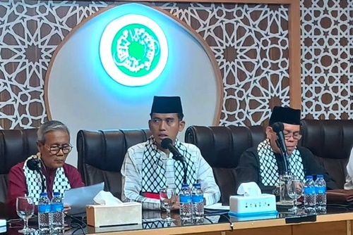 Majelis Ulama Indonesia mengeluarkan fatwa mendukung perjuangan Palestina, salah satunya isinya menyatakan hukumnya haram mendukung agresi Israel ke Palestina. Foto mui.or.id.
