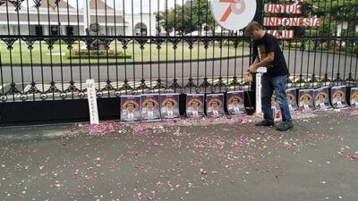 Tabur bunga di depan Istana Presiden oleh Forum Ck Di Tiro,15 Januari 2024. Foto Dok. Forum Cik Di Tiro.