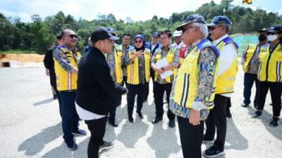 Menteri PUPR mendampingi Anggota IV BPK dalam Audit Pembangunan Infrastruktur Dasar IKN Nusantara, 23 Februari 2024. Foto Dok. Kementerian PUPR.
