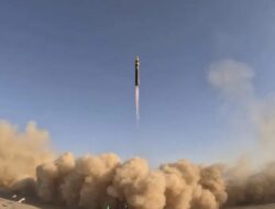 Aksi Balasan Iran Serang Pangkalan Militer Israel  