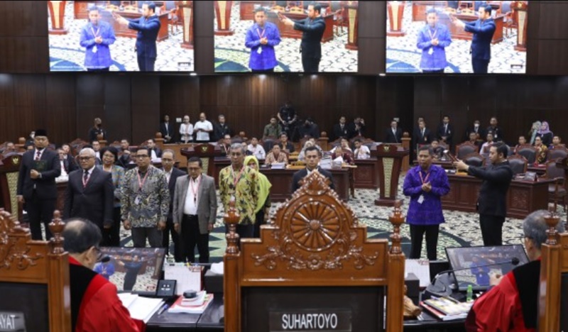 Sengketa Pilpres 2024, tim kuasa hukum Ganjar-Mahfud menghadirkan sembilan ahli di ruang sidang Mahkamah Konstitusi, Selasa, 2 April 2024. Foto MKRI/Ifa.