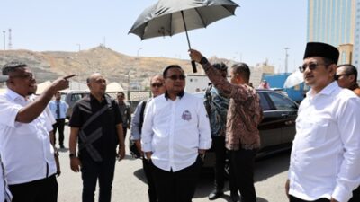 Cuaca panas saat Menteri Agama Yaqut Cholil Qoumas kunker di Makkah, 7 Mei 2024. Foto Dok. Kemenag.