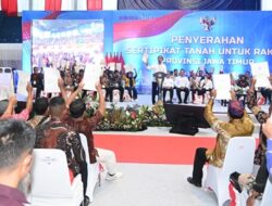 Ribuan Sertipikat Tanah Elektronik Diserahkan, Pesan Jokowi Boleh ‘Disekolahkan’