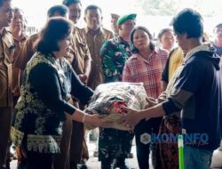 Bupati Cory Sebayang Serahkan Bantuan Kepada Korban Kebakaran di Merek