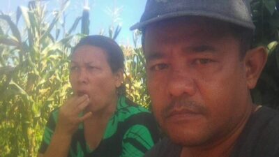 Rico Sempurna Pasaribu bersama istrinya, Elfrida boru Ginting, semasa hidup. Foto Istimewa.