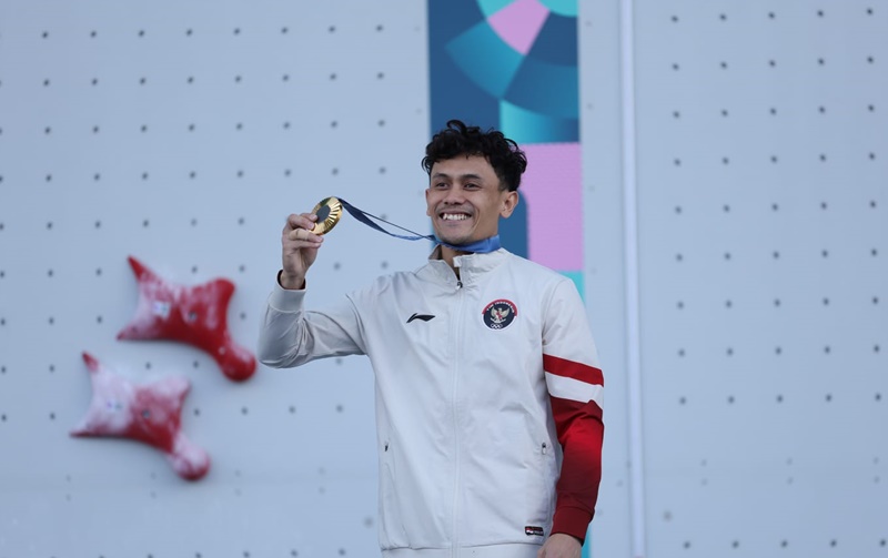 Atlet panjat tebing Indonesia, Veddriq Leonardo berhasil meraih emas pertama Indonesia di Olimpiade 2024 Paris. Foto NOC Indonesia/Naif Muhammad Al'as.