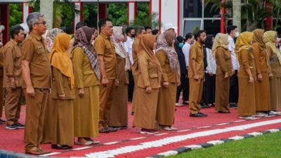 Upacara bendera ASN di lingkungan pemerintah daerah. Foto Dok Rienews.com.