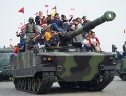 Masyarakat Antusias Saksikan Puncak HUT TNI ke-79