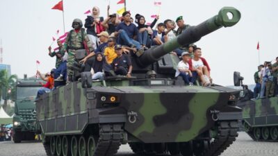Puncak perayaan HUT TNI ke-79 yang digelar di kawasan Monas, Jakarta pada Sabtu, 5 Oktober 2024, mendapat antusiasme dari masyarakat. Foto tniad.mil.id.
