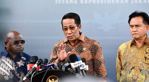 Menteri Hukum Supratman Andi Agtas menjelaskan keputusan Presiden Prabowo memberikan amnesti kepada terpidana penghina kepala negara dan terpidana Papua. Foto: BPMI Setpres.