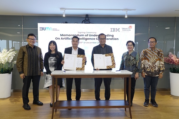 Penandatanganan kerja sama Telkom dan IBM dihadiri Executive Chairman IBM Indonesia Omar Sjawaldy Anwar, President Director IBM Indonesia Roy Kosasih, Direktur Strategic Portfolio Telkom Budi Setyawan Wijaya, Direktur Enterprise & Business Service FM Venusiana R, dan EVP Digital Business & Technology Komang Budi Aryasa, beberapa waktu yang lalu.