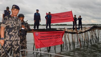 Kementerian Kelautan dan Perikanan (KKP) hentikan pemagaran laut di Tangerang. Foto KKP