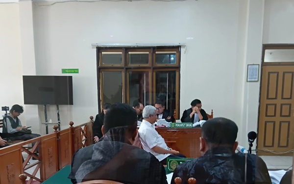 Dokter forensik RS Bhayangkara Medan, dr. Ismurizal Sp.F., memberikan keterangan di sidang lanjutan pembunuhan wartawan Rico Sempurna Pasaribu di PN Kabanjahe, pada Senin, 17 Februari 2025. Foto Rienews.com.
