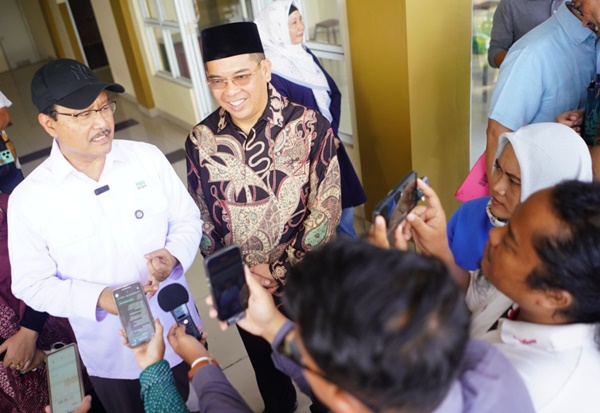 Menteri Sosial Saifullah Yusuf saat meninjau Rusunawa Baru Kronong di Kota Probolinggo, Jawa Timur, pada Minggu, 13 April 2025. Foto kemensos.go.id.