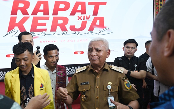 Wakil Gubernur Sumatera Utara Surya menghadiri dan membuka Rakernas BEMNUS XIV 2025 di Aula BPSDM Sumut Jalan Ngalengko, Medan, Selasa, 27 Mei 2025. Foto Fahmi Aulia.
