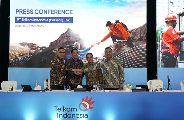 Kiri ke kanan: Direktur Human Capital Management Telkom Henry Christiadi, Wakil Direktur Utama Telkom Muhammad Awaluddin, Direktur Wholesale & International Service Telkom Honesti Basyir, dan Direktur Network Telkom Nanang Hendarno pada acara RUPST Telkom 2024, di Jakarta, Selasa, 27 Mei 2025.