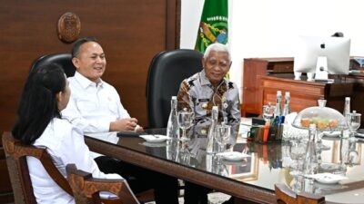 Wamen HAM Mugiyanto Sipin bersama Wakil Gubernur Sumatera Utara Surya, di Kantor Gubernur Sumut, Kamis, 15 Mei 2025. Foto YT Hariono/ Diskominfo Sumut.