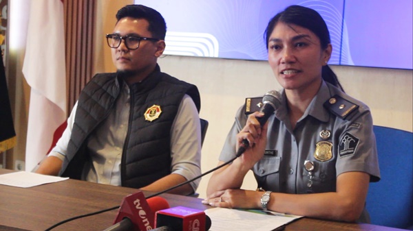 Kantor Imigrasi Kelas I Khusus TPI Medan memberikan keterangan pers penangkapan 23 WN Bangladesh dari kawasan Pancur Batu, Deli Serdang, Sumatera Utara. Foto Istimewa.