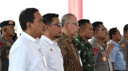 PJ Sekda Provinsi Sumatera Utara Arman Effendy Pohan bersama Kapolda Sumut Irjen Pol Whisnu Hermawan Februanto, dan Pangdam I/Bukit Barisan Mayjen TNI Rio Firdianto dan unsur Forkopimda menghadiri dan menyaksikan groundbreaking gudang ketahanan pangan Polri, di Jalan Flamboyan Medan, pada Kamis, 5 Juni 2025. Foto YT Hariono.