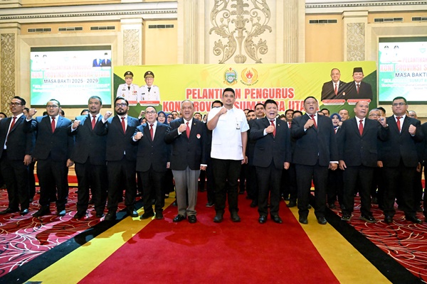 Gubsu Bobby Nasution menghadiri Pelantikan Pengurus KONI Sumut 2025-2029 yang dilantik Ketua Umum KONI Pusat Marciano Norman di Regale International Convention Centre, Jalan Adam Malik, Medan, Selasa, 10 Juni 2025. Foto Imam Syahputra.