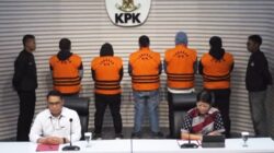 KPK gelar konferensi pers penangkapan Kadis PUPR, Topan Putra Ginting dan empat tersangka lainnya dalam dugaan korupsi pengaturan pemenang tender proyek jalan di Dinas PUPR Sumut dan PJN Wilayah I Sumatera Utara, pada Sabtu, 28 Juni 2025.