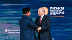 Presiden Prabowo Subianto bersama Presiden Vladimir Putin dalam sesi pleno Saint Petersburg International Economic Forum (SPIEF) 2025, yang digelar di ExpoForum Convention and Exhibition Centre, Saint Petersburg, Rusia, Jumat, 20 Juni 2025. Foto Laily Rachev.